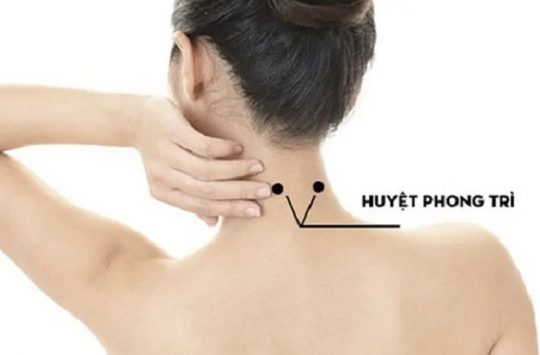 Bấm huyệt phong trì chữa đau cổ: Áp dụng đúng, cơn đau thuyên giảm rõ rệt